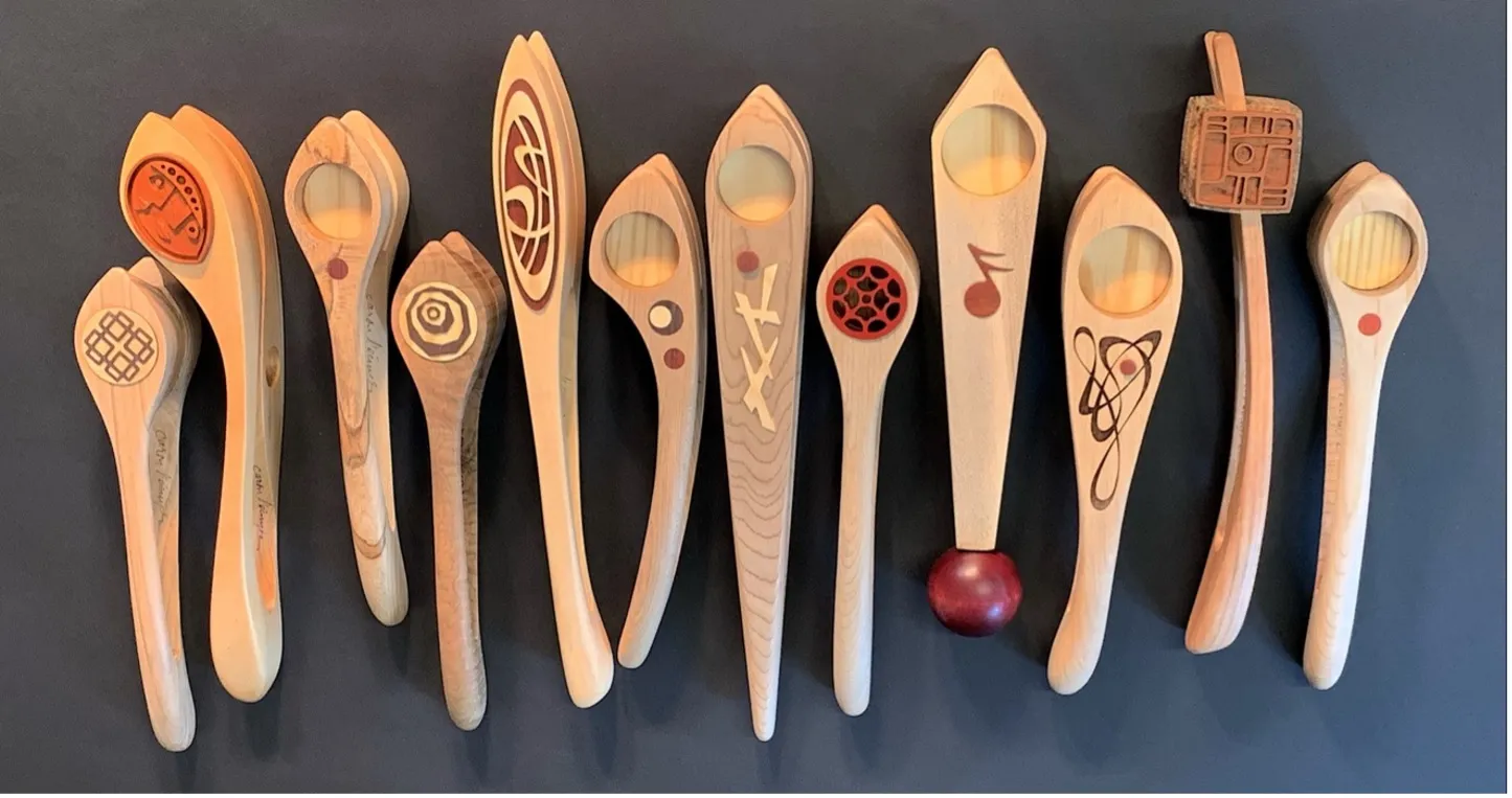 Collection de cuillères musicales en bois faites à la main par Caron L'Écuyer